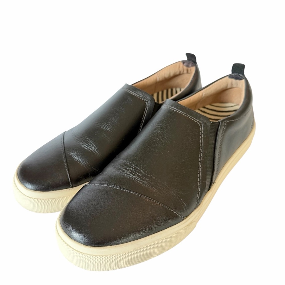 Taos Women's Twin Gore Lux Leather Slip On Sneaker in Black. Sz 9